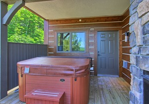 Completely New 4BR Luxurious Creekside Condo With Private Hot Tub