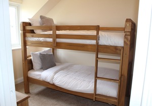 Comtemporary Spacious - Sleeps 7 Family friendly, enclosed garden, with Wifi