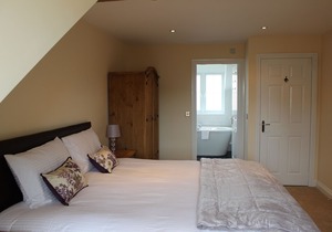 Comtemporary Spacious - Sleeps 7 Family friendly, enclosed garden, with Wifi
