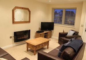 Comtemporary Spacious - Sleeps 7 Family friendly, enclosed garden, with Wifi
