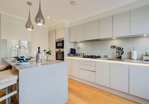 Concord Apartments Kew 1 Bedroom w\Parking