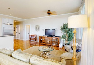 Condo by the Bay w/ A/C, a Balcony, & Free WiFi plus Shared Pool & Beach Access