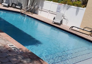 Condo fully furnished 2bdrm/1bath. Walk or trolley to beaches, dining & fun.