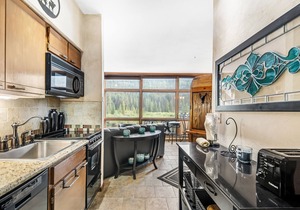 Condo in the Heart of River Run Village, with Jet Tub & Mountain Views