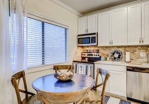 Condo Steps from Ocean with WiFi, Partial Beach Views, Heated Pool/Grills