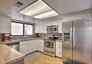 Condo w/Mountain Views-3mi to DT Palm Springs