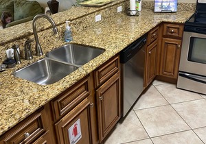 Condo w/pool near white sandy beaches, shops, restaurants, golf courses