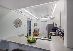 Condo w/view of Clam Bay & pool/beach access