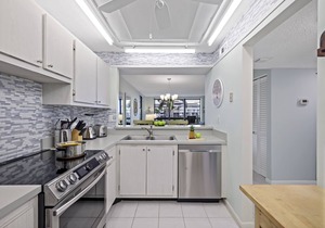 Condo w/view of Clam Bay & pool/beach access