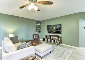 Condo with Community PoolandHot Tub Less Than 6 Mi to Old Town