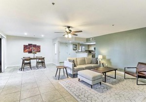 Condo with Community PoolandHot Tub Less Than 6 Mi to Old Town