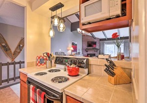 Condo with Deck about 1 Mi to Lake Tahoe and Diamond Peak