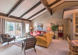 Condo with Deck about 1 Mi to Lake Tahoe and Diamond Peak