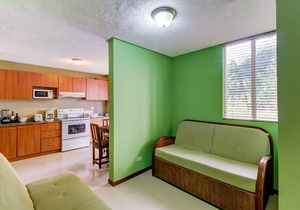 Condo with Great Location, Pool & Patio - Close to the Beach