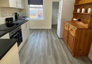 Contemporary 2 Floor Flat with sea views!