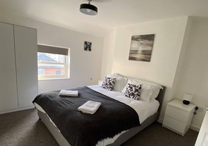 Contemporary 2 Floor Flat with sea views!