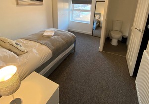 Contemporary 2 Floor Flat with sea views!