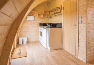 Contemporary lodge with one master double with flatscreen TV and en suite shower/W.