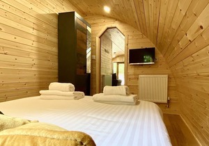 Contemporary, spacious and stylish retreats with one double bedroom, one twin bedroom and sofa which