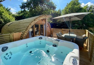 Contemporary, spacious and stylish retreats with one double bedroom, one twin bedroom and sofa which