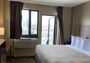 Convenient Location in Queens, Long Island! Minutes to Noguchi Museum!