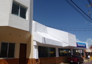 Conveniently Located and Newly Remodeled Apartment