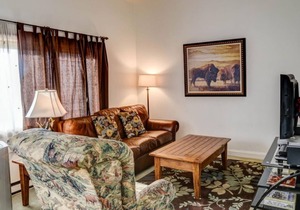Conveniently located in Bozeman w/vintage features - Let the Sun Shine on Main Street!