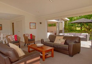 Cooks Getaway - Cooks Beach Holiday Home