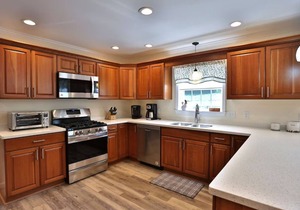 Coop Diamonds Luxury Rentals; Sunrise Estates 6