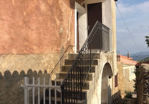 Coquette village house near the Ile Rousse and the sea