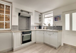 Coral Cottage - Two Bedroom House, Sleeps 4