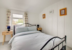 Coral Cottage - Two Bedroom House, Sleeps 4