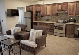 "Coral", One Bedroom Apartment. You can Walk to Beach and Restaurants.
