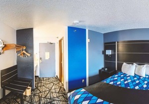 Coratel Inn & Suites Blaine - 1 Queen Bed Accessible Non-Smoking