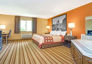 Coratel Inn & Suites Blaine - Family Suite with Jacuzzi Oversized Non-Smoking