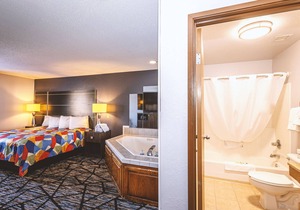 Coratel Inn & Suites Blaine - King Suite with Hot tub Non-Smoking