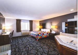 Coratel Inn & Suites Blaine - King Suite with Hot tub Non-Smoking