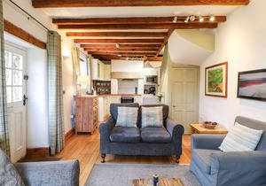 CORNER COTTAGE, pet friendly, character holiday cottage in Staindrop