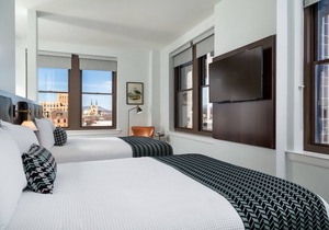 Corner Room w/Gorgeous City Views Free Wifi, Close to Restaurants, Shops & More!