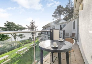 Cornish Apartment with Private Balcony & Stunning Sea Views