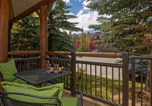 Corral 3bd/3ba , Downtown Breckenridge, 3 King Beds, Walk to Ski Lift, Hot Tub