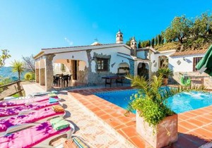 Cortijo El Manzano Sayalonga by Ruralidays