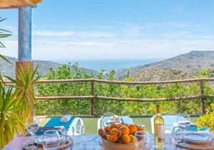 Cortijo La Encina Sayalonga by Ruralidays
