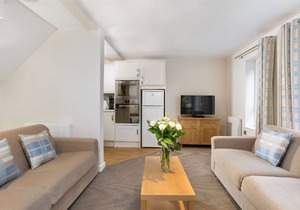 Cosy 2-Bed Apartment | Seaside Resort | Sleeps 6