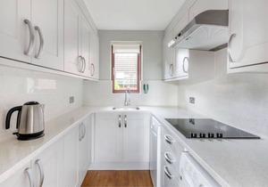 Cosy 2-Bed Apartment | Seaside Resort | Sleeps 6