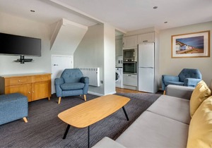 Cosy 2-Bed Apartment | Seaside Resort | Sleeps 6