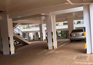 Cosy 2-bedroom Apartment. Free Parking on premise