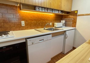 Cosy 2-Room Apartment for 4, Near Slopes and Shops, Méribel Chalets Route