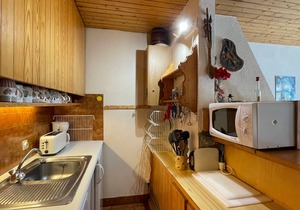 Cosy 2-Room Apartment for 4, Near Slopes and Shops, Méribel Chalets Route