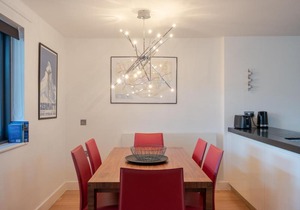 Cosy 2br Flat near Tower Bridge by GuestReady